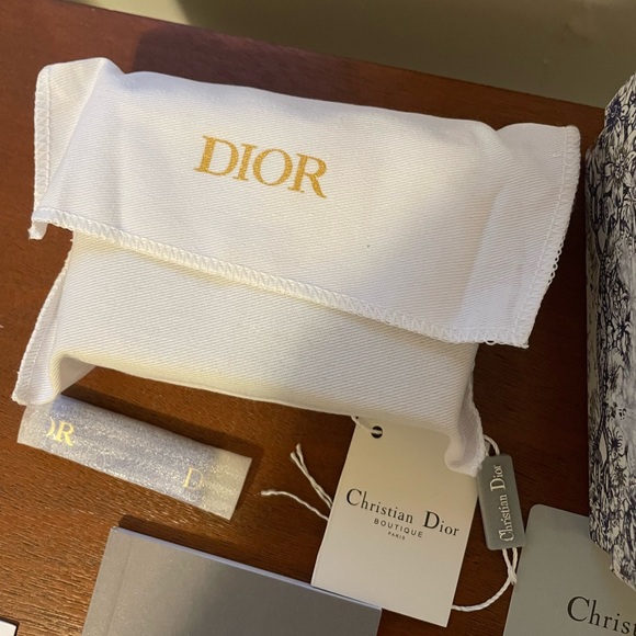 CHRISTIAN DIOR BURGUNDY WINE PATENT CANNAGE WALLET WITH REMOVABLE CHARM - Picture 13 of 16